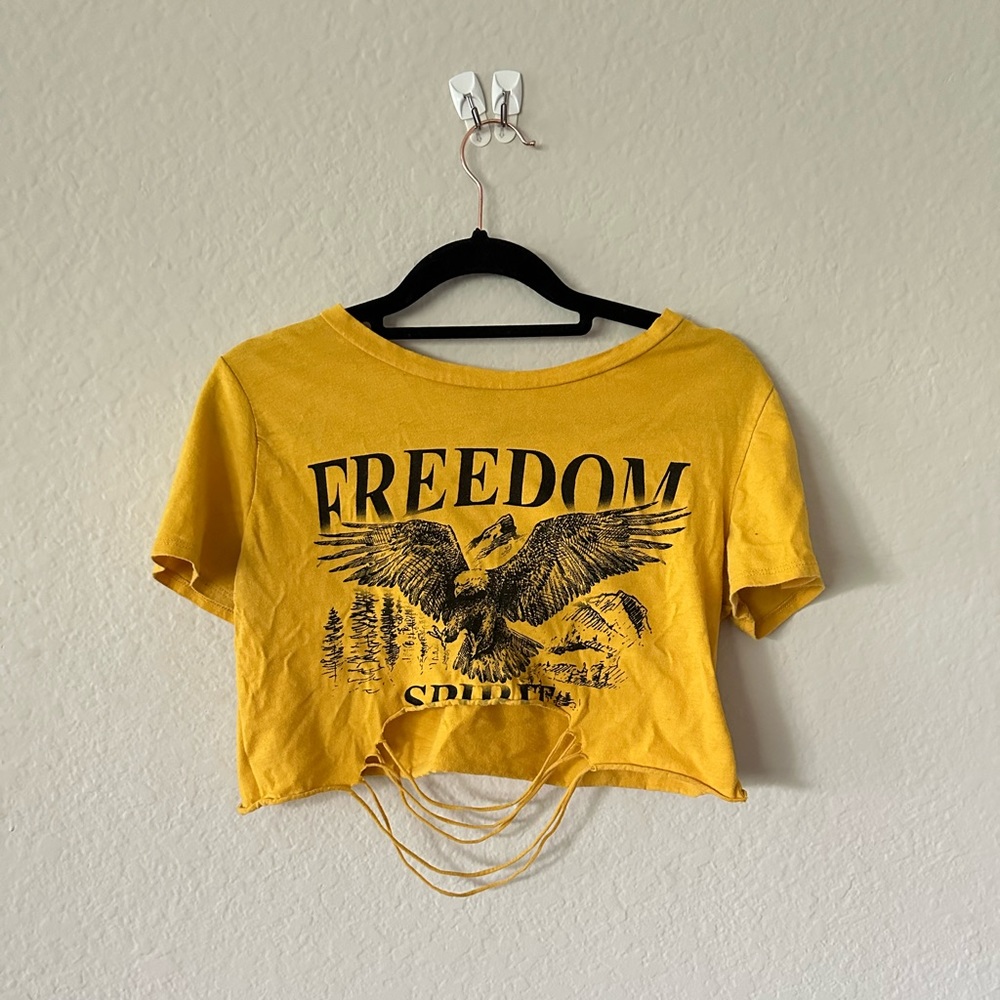 “Freedom” cropped distressed tee